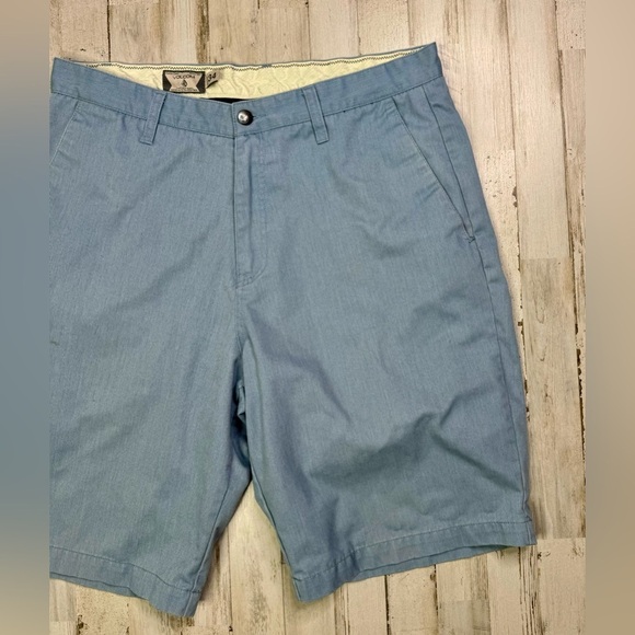 Volcom Shorts Men's Size 34 Blue Flat Front Cotton Blend - Picture 2 of 9